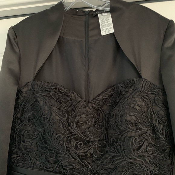 NWT . Alyce Jean De Lys Black gown. Size 8. Beauty - Picture 2 of 4